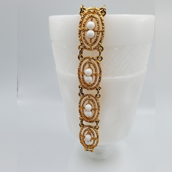 Vintage 50's Sarah Coventry SOFT SWIRL bracelet gold EXCELLENT cond book piece - Picture 6 of 7